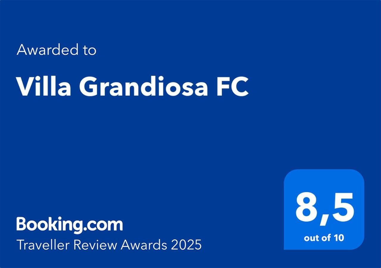 Villa Grandiosa Fc Aci Catena Exterior photo